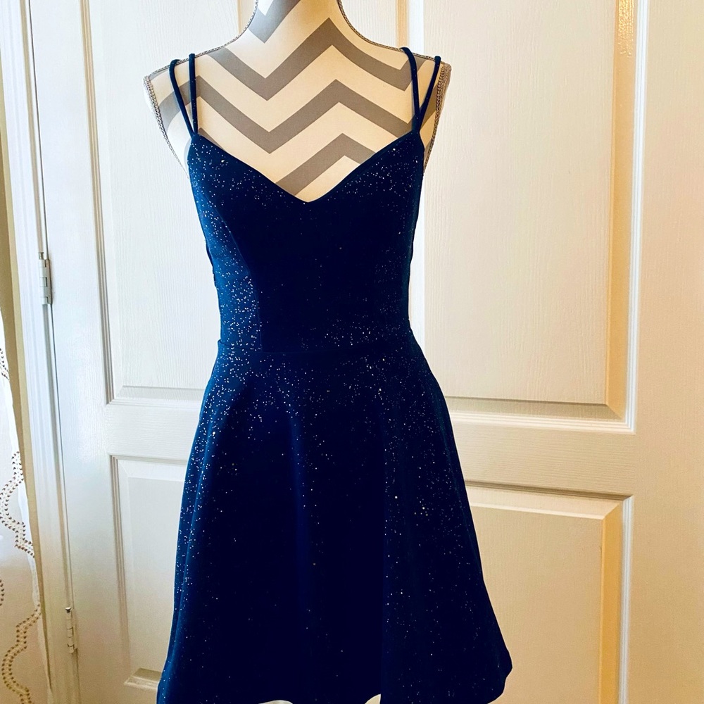 JR/MISSES Holiday, cocktail, beautiful, navy dress with a gold flecks.